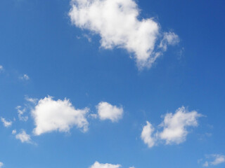 白い雲と青空
