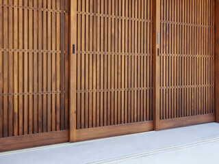 和風住宅の玄関の格子戸