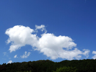 白い雲と青空