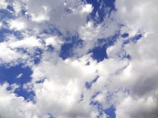 Obraz premium 白い雲と青空