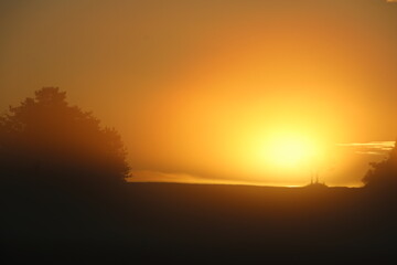 Schwabenland, Landschaften und Natur auf der schwäbischen Alb bei Sonnenaufgang