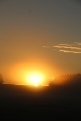 Fototapeta premium Schwabenland, Landschaften und Natur auf der schwäbischen Alb bei Sonnenaufgang