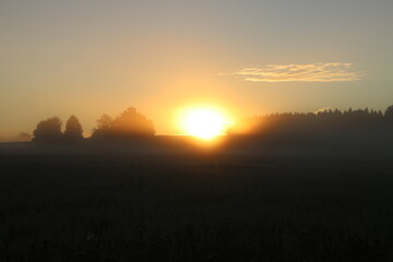 Schwabenland, Landschaften und Natur auf der schwäbischen Alb bei Sonnenaufgang