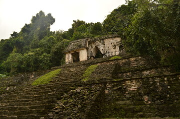 Fototapeta na wymiar The old ruins of the Mayan town of Palenque in Chiapas, Mexico