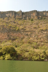 Obraz premium Sailing on the river through the stunning Sumidero Canyon in Chiapas, Mexico