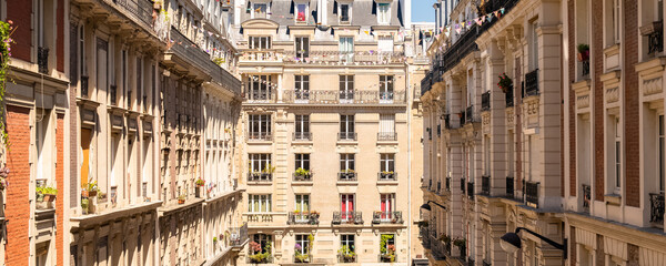 Paris, beautiful building, typical parisian facade - obrazy, fototapety, plakaty