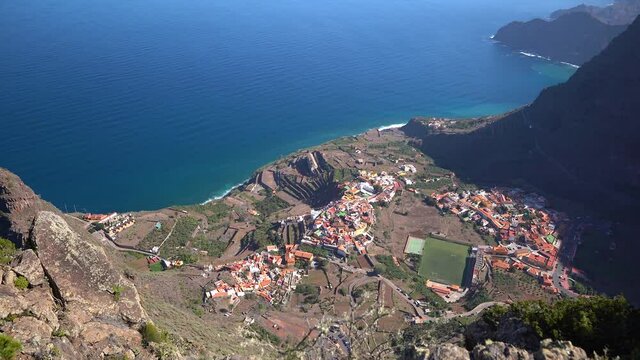 Agulo, La Gomera, Kanarische Inseln - Stadtansicht Blick von oben mit Zoom in