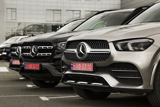 Mercedes Suv Photos Royalty Free Images Graphics Vectors Videos Adobe Stock