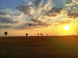 Obraz na płótnie Canvas sunset and balloons