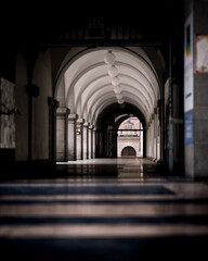 Architektur mit B&ouml;gen, Halle, Gang