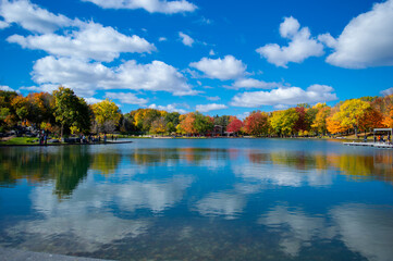 Fototapeta premium Lac en automne - L'été indien au Canada