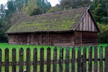 Fototapeta na wymiar wooden barns from Podlasie in the vicinity of the city of Białystok in Podlasie in Poland