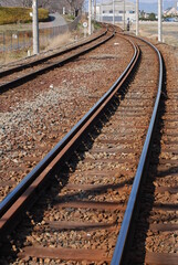 Fototapeta premium 左にカーブしている線路