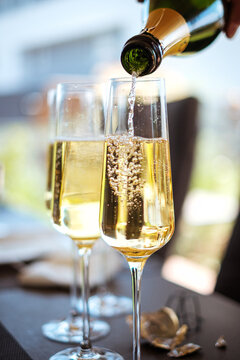 Sekt, Champagner einschenken