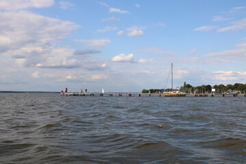 Blick vom Boot auf Steg am Steinhuder Meer