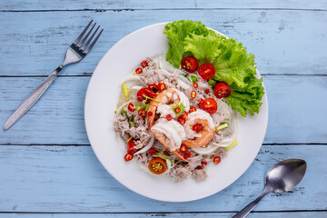 Spicy glass noodles with minced pork and shrimp
