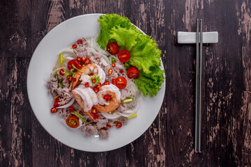 Spicy glass noodles with minced pork and shrimp