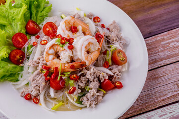 Spicy glass noodles with minced pork and shrimp