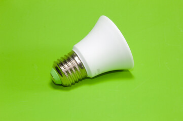 Lâmpada de led com fundo verde para chroma key