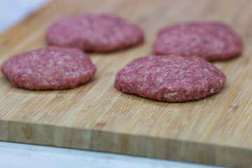 minced meat patties on a cutting board