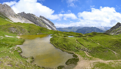 Fototapeta na wymiar Lac de Peyre, Alpes du Sud, France