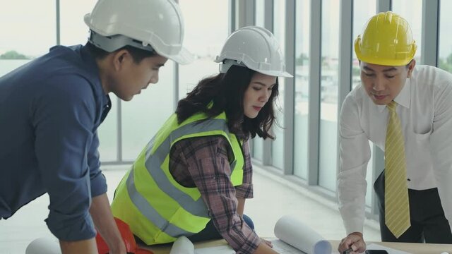 Business concept. Engineers are brainstorming at a meeting. 4k Resolution.