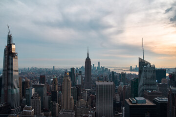 Fototapeta na wymiar Foto del skyline de Nueva York desde Top Of the Rock con el atardecer
