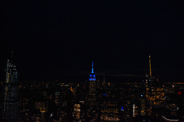Plakat Foto de noche del skyline de Nueva York