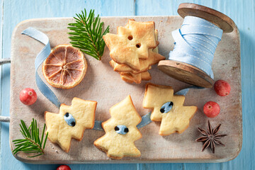 Uniqie chain made of butter cookies as special Christmas ornaments