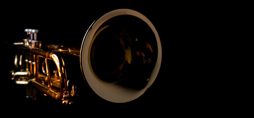 Brass instruments, golden trumpet in the dark

 - obrazy, fototapety, plakaty