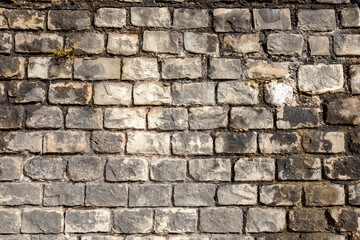 Altes Mauerwerk aus dem Mittelalter der Stadtmauer