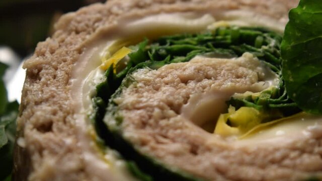 Rotolo di carne con gli spinaci ft0209_0615 Spinach meat roll
