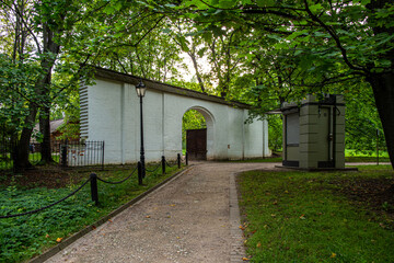 Fototapeta na wymiar Historical place - garden gate in the park Kolomenskoye, Moscow