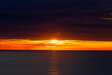 Obraz premium Panoramic nature background (mountains, sea, trees, twilight lights in the sky, waterfront communities), naturally blurred through the wind, seen on tourist spots or scenic spots