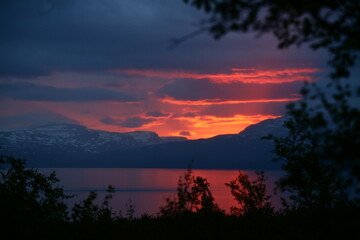 Fototapeta na wymiar Impressive red sunset over lake Tornetrask in Norrbotten, Sweden