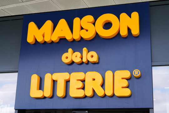 maison de la literie sign store logo of manufacturer and retailer for mattresses and pillows