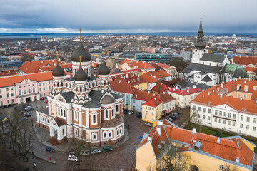 Obraz premium Aerial photo of beautiful old town of Tallinn, Estonia including Toompea, Alexander Nevsky Cathedral
