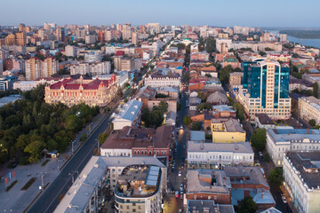 Obraz premium ROSTOV-ON-DON, RUSSIA - SEPTEMBER 2020: Gorky Park, Bolshaya Sadovaya Street, city administration and tourist buildings.