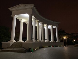 Fototapeta premium columns at night