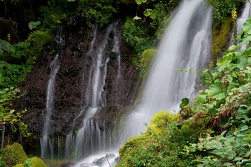 Fototapeta na wymiar 水の流れが美しい滝の風景　-吐竜の滝、北杜市、長野県、日本