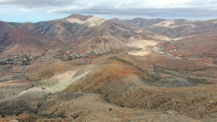 Naklejka premium desert mountains with beautiful shapes and colors