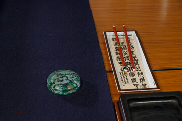 書道、書初めをする