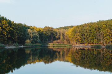 Fototapeta na wymiar Lake with red autumn trees