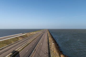 Dike of 30 km in the sea