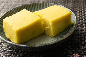 秋の味覚サツマイモを使った和菓子、芋ようかん