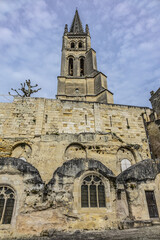 Obraz premium XII century Monolithic Church (Eglise Monolithe) with 68-meter bell tower in the center of town Saint Emilion. Monolithic Church - largest underground church in Europe. Saint Emilion, Gironde, France.
