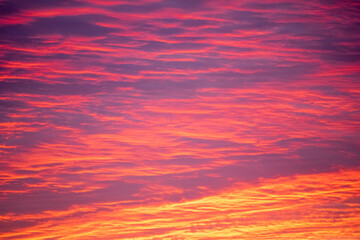 オレンジとパープルの夕焼け空