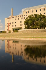 Obraz premium The riverside and architecture in Oklahoma City in the Midlands, United States