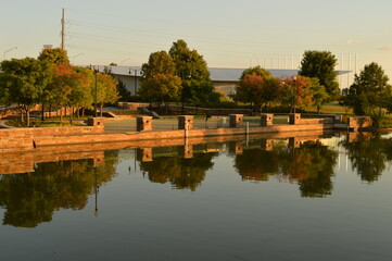 Obraz premium The riverside and architecture in Oklahoma City in the Midlands, United States