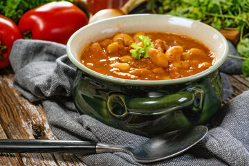 Baked beans in tomato sauce.